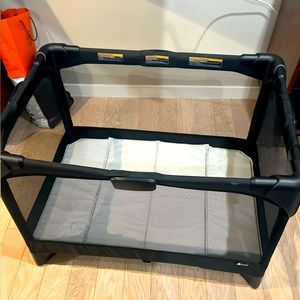 Barely used, 4moms playpen
